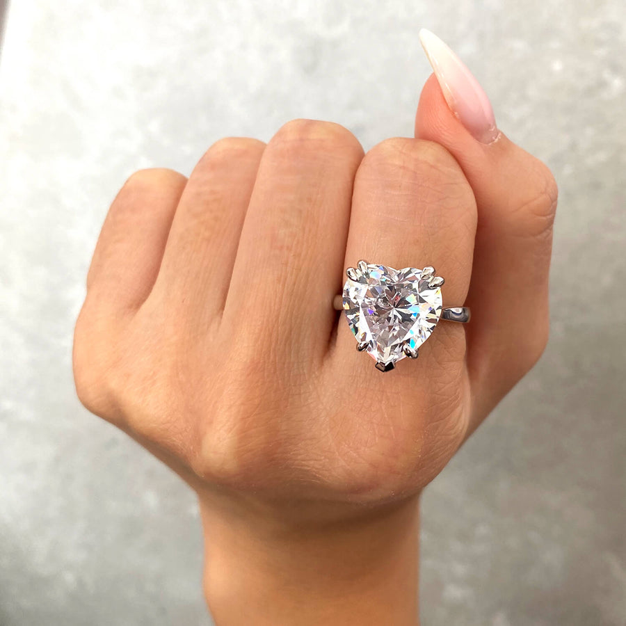 Amos Heart-Cut Ring Objkts
