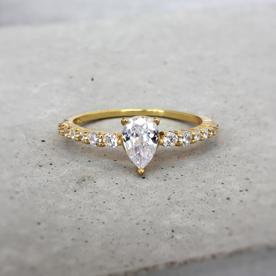 Dew Dainty Pear-cut Ring Objkts