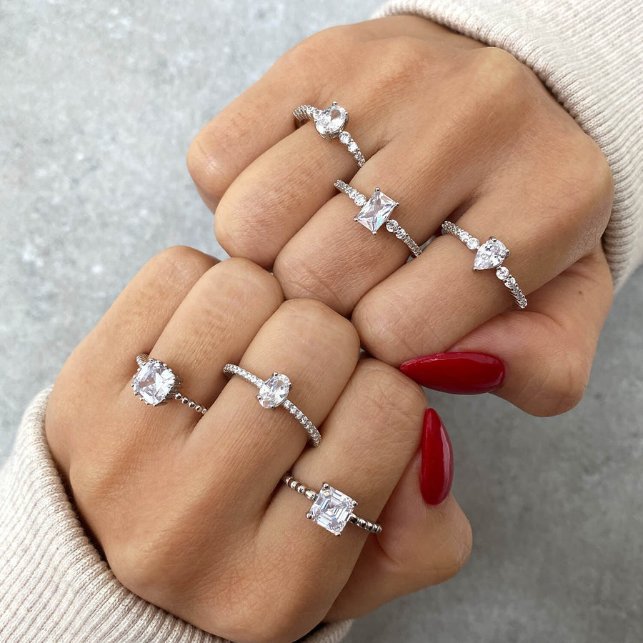 Dew Dainty Pear-cut Ring Objkts