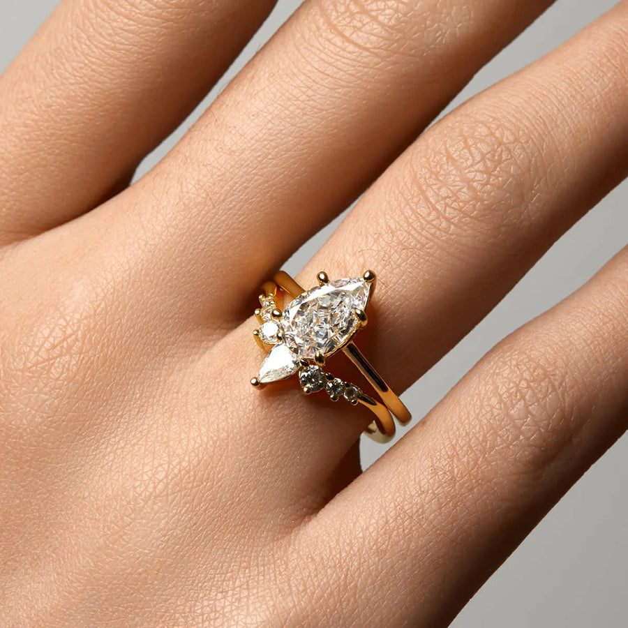 Pear Solitaire Ring Objkts