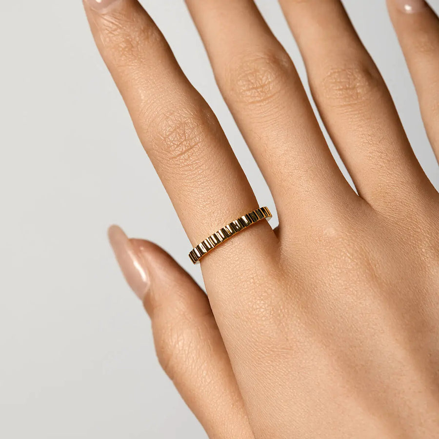 Fluted Half Band Objkts