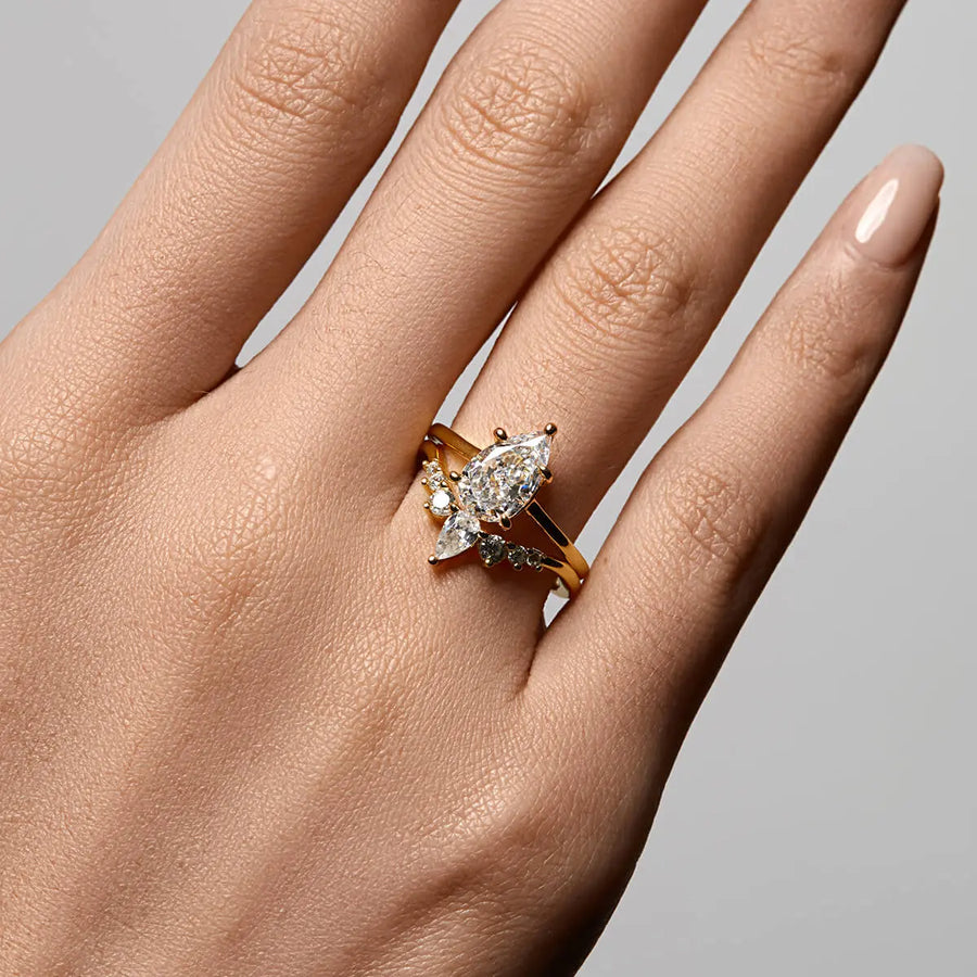 Pear Solitaire Ring Objkts