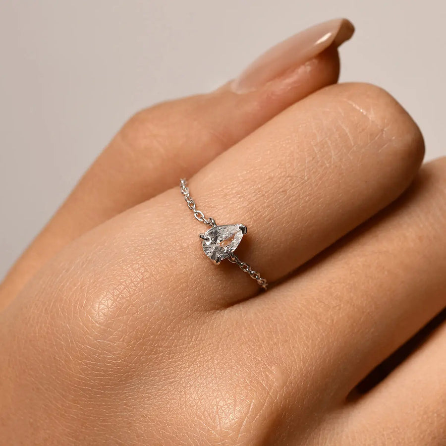 Dainty Pear Chain Ring Objkts