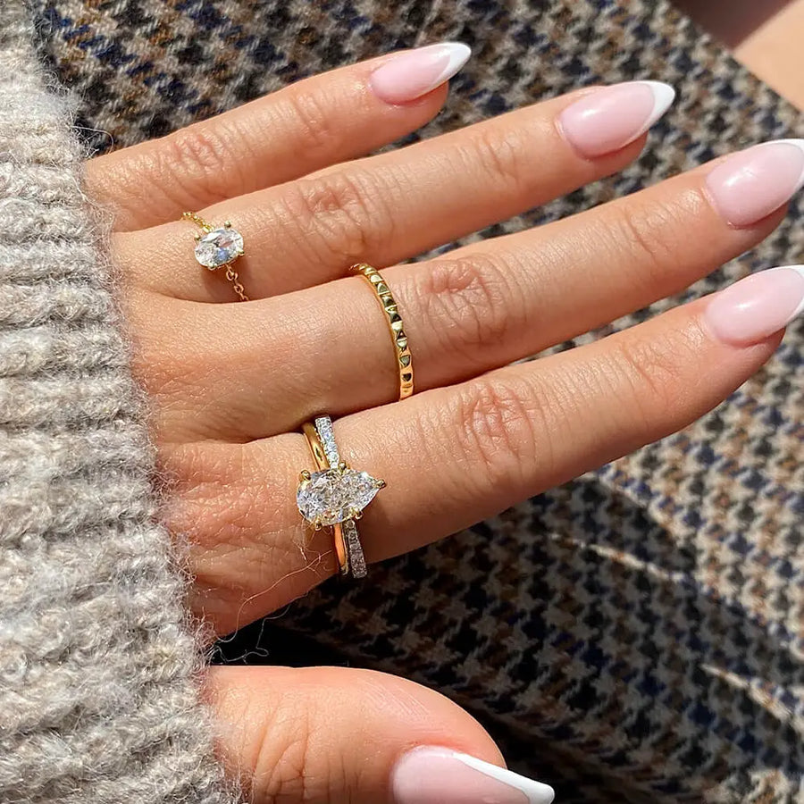 Pear Solitaire Ring Objkts