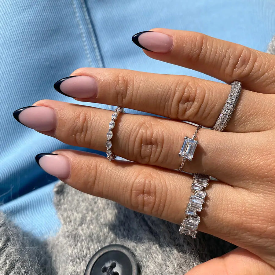Dainty Emerald Chain Ring Objkts