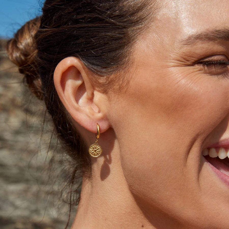 Goldene Sonnen-Ohrringe Atolea Waterproof Jewelry