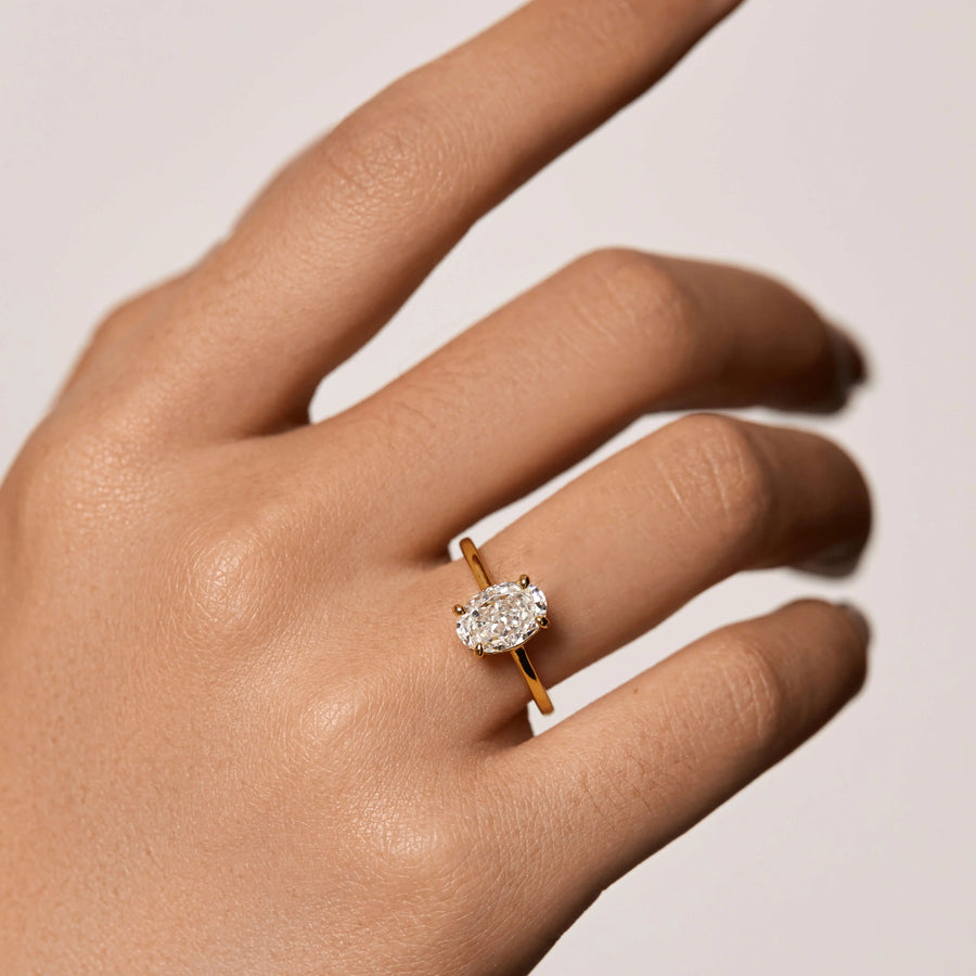 Oval Solitaire Ring Objkts