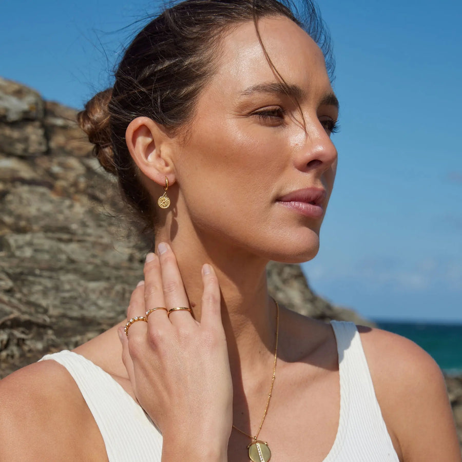 Goldene Sonnen-Ohrringe Atolea Waterproof Jewelry